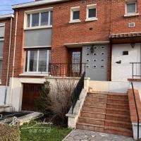 Maison de ville trois chambres, jardin et garage à deux pas 